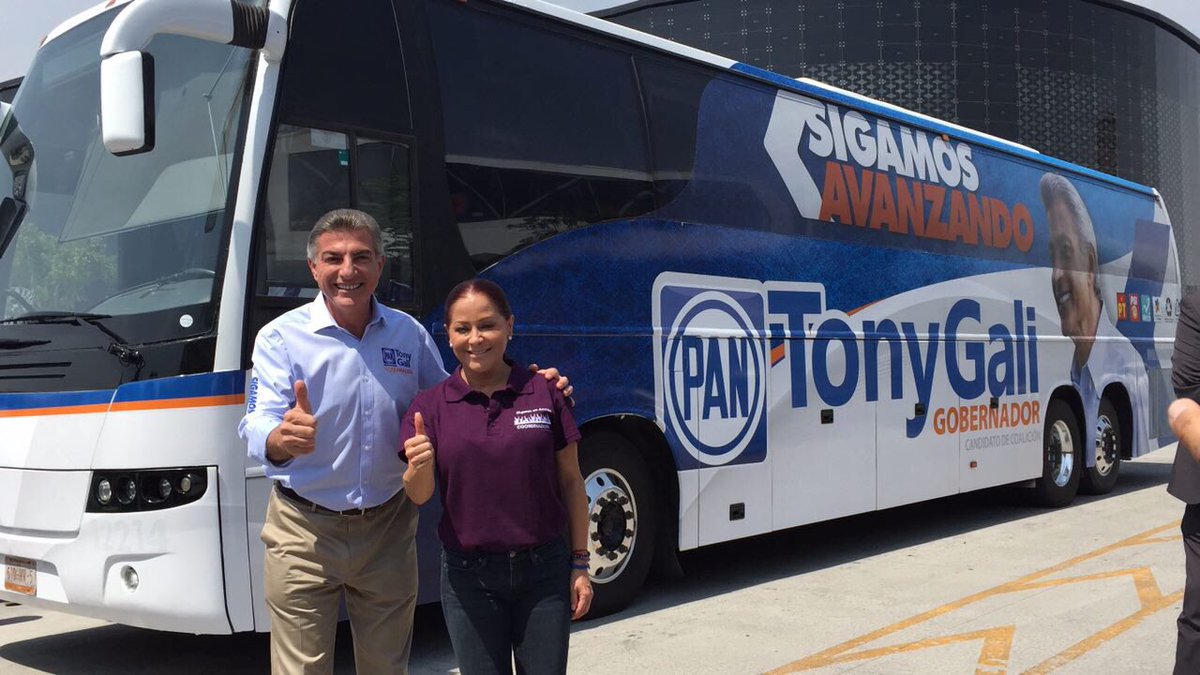 TonyGali's tweet photo. Este es el autobús en el que recorreré el estado para escuchar sus inquietudes. ¡Súmate y #PonleNombreAlBus! https://t.co/xY1TyIvUw9