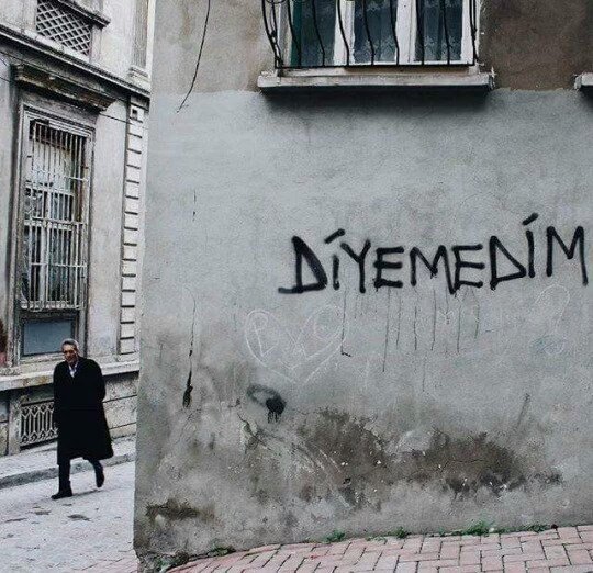 "GİTME"