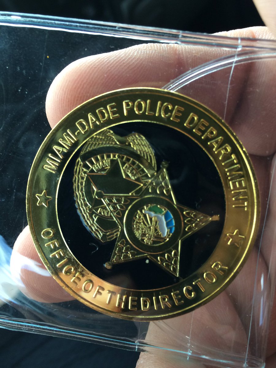 MarliesDelights's tweet photo. @MiamiDadePD thanks for the challenge coin #dadecountyfair https://t.co/2UhApoKkeQ