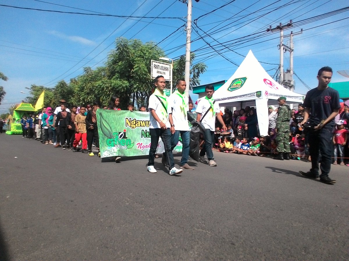 subangtalkcom's tweet photo. Pawai Alegoris #68thSubang dari BLH #Suban68erkarya #dariSubangUntukDunia https://t.co/4aAnhat8E0