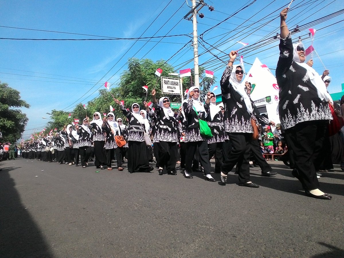 subangtalkcom's tweet photo. Pawai Alegoris #68thSubang dari BPMKB #Suban68erkarya #dariSubangUntukDunia https://t.co/cm1pSULQHj