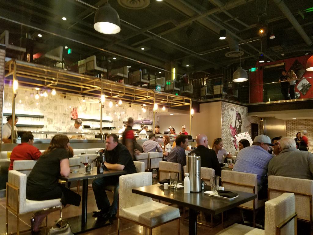 ManTripping's tweet photo. And now it's time for @SakeRokLV! #ThePark #MenWhoBlogLV https://t.co/dDTt5bspDO