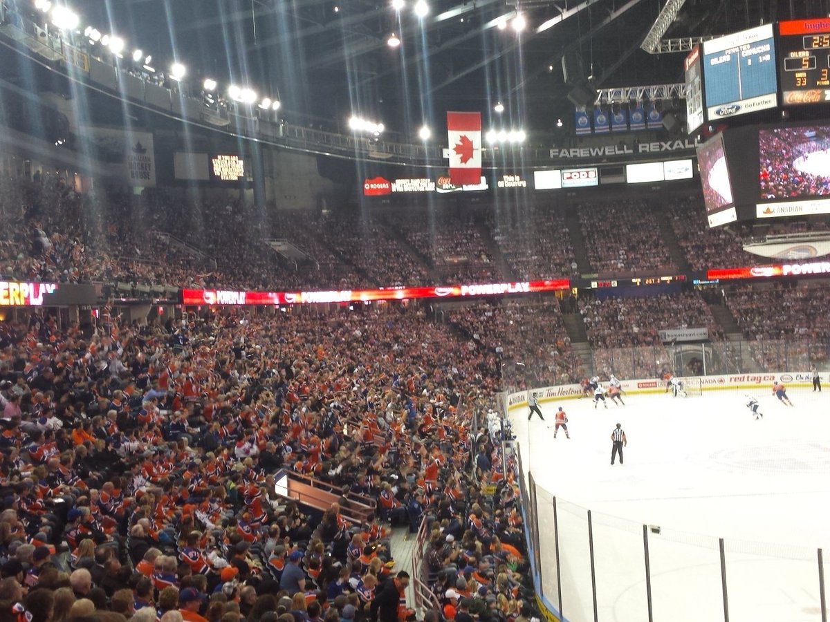 JoeArsenault62's tweet photo. Great night here at Rexall. Oilers show up and so many legends everywhere.I look. Happy to be a part of this. https://t.co/qEN4XpajUS