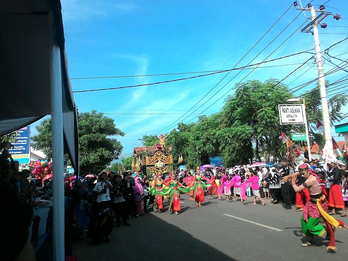 subangtalkcom's tweet photo. #68thSubang dari Disdik menampilkan seni tradisional https://t.co/LjOFPtOTso
