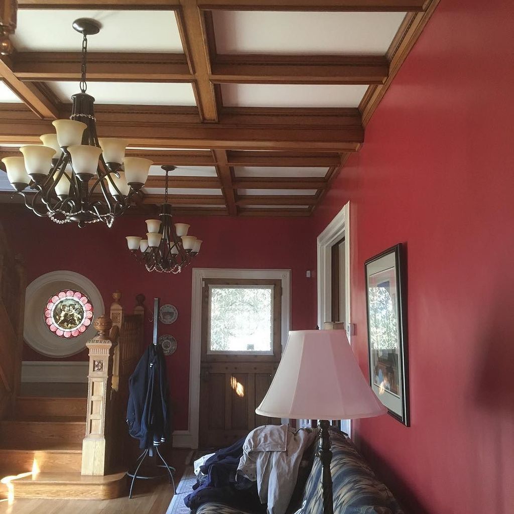FCHorsham's tweet photo. Victorian Foyer with #AntiqueRed walls and #CrispLinen ceiling and trim #swcolorlove https://t.co/d9PnvG7luh https://t.co/thUftGyX1l