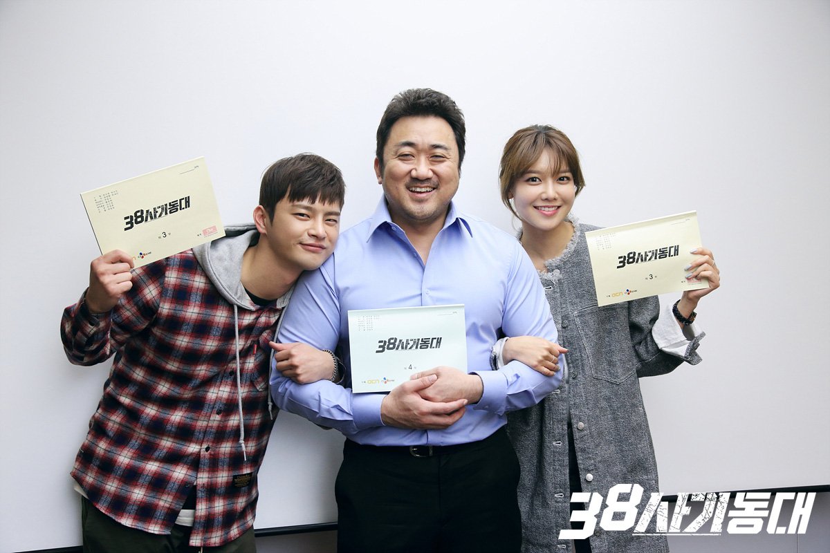 공무원과 사기꾼의 만남!
#나쁜녀석들 제작진과 #마동석 의 두 번째 만남!
역사적인 #38사기동대 대본 리딩 현장을 공개합니다!
더 많은 사진은 블로그에서 확인하세요
blog.naver.com/ocnblog/220676…