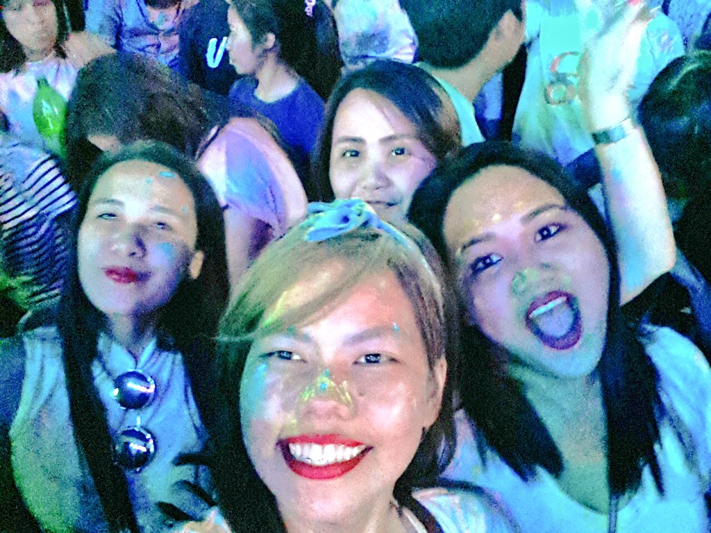 Fangirl_Times's tweet photo. @Chroma2016 #ChromaThrowback to the moment we were in the middle of the craziest crowd! 😂
@eeelieh @Kerlicool https://t.co/GjQbrs8zKu