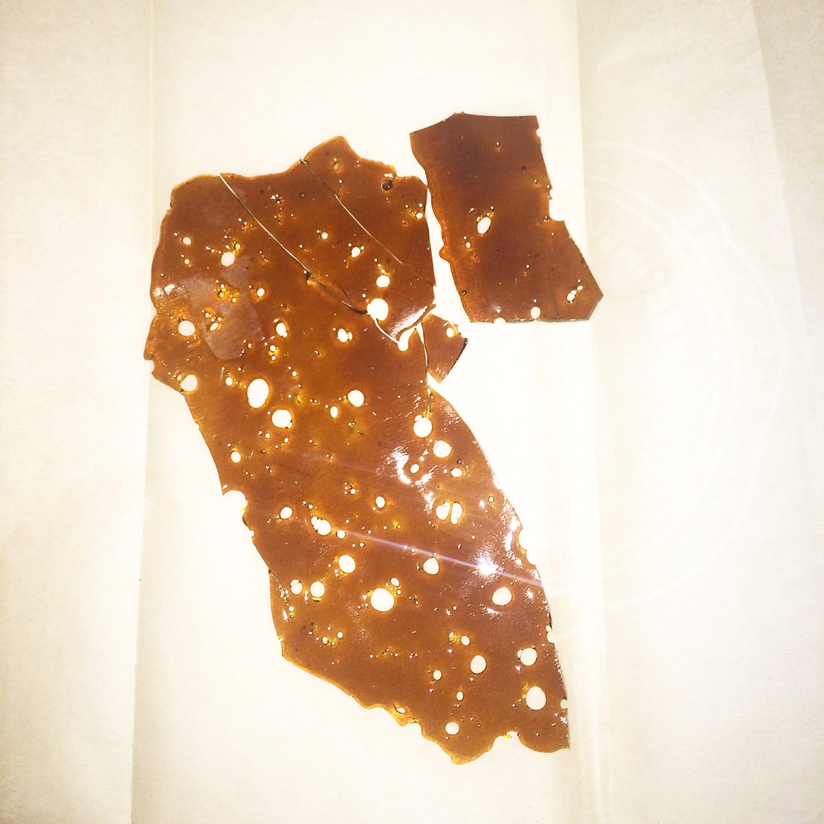 JessDabIt's tweet photo. 😍👌🏻 #shatter #dabs #dab #concentrates #girlswhodab #710 https://t.co/UhGKokNE0T