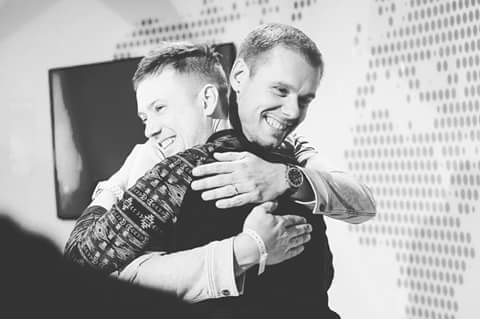 ElectronicaPy_'s tweet photo. @arminvanbuuren & @jordansuckley #ASOT750NL #WAO138?! https://t.co/hhL6cyYIrH