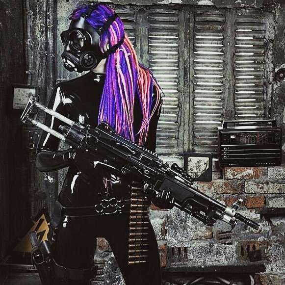 GunReloaded's tweet photo. #gasmask #mask #gunreloaded #badass #badgirls #gurl #colors https://t.co/ohUm4dvrF4