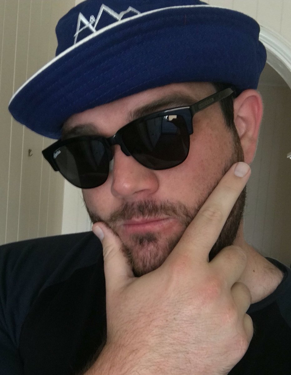 internetbt's tweet photo. When you have #3notifications on Facebook https://t.co/QvX1Qtt6lO
