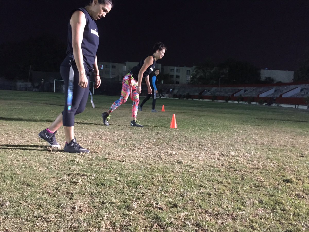LigaMexTocho's tweet photo. #YoConfieso que ya se prepara la selección femenil para el Cancún bowl #LMT https://t.co/vu5yMtjrdB