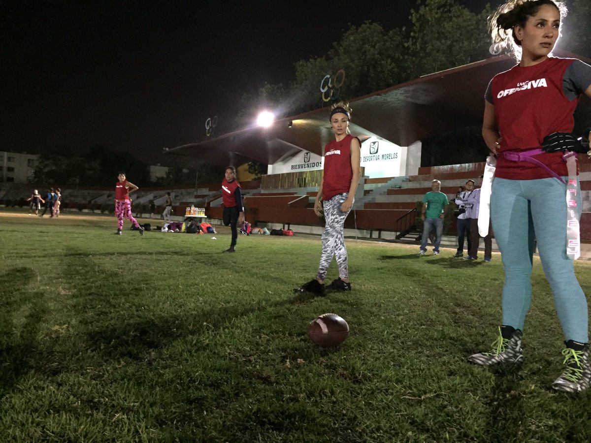 LigaMexTocho's tweet photo. #YoConfieso que ya se prepara la selección femenil para el Cancún bowl #LMT https://t.co/vu5yMtjrdB