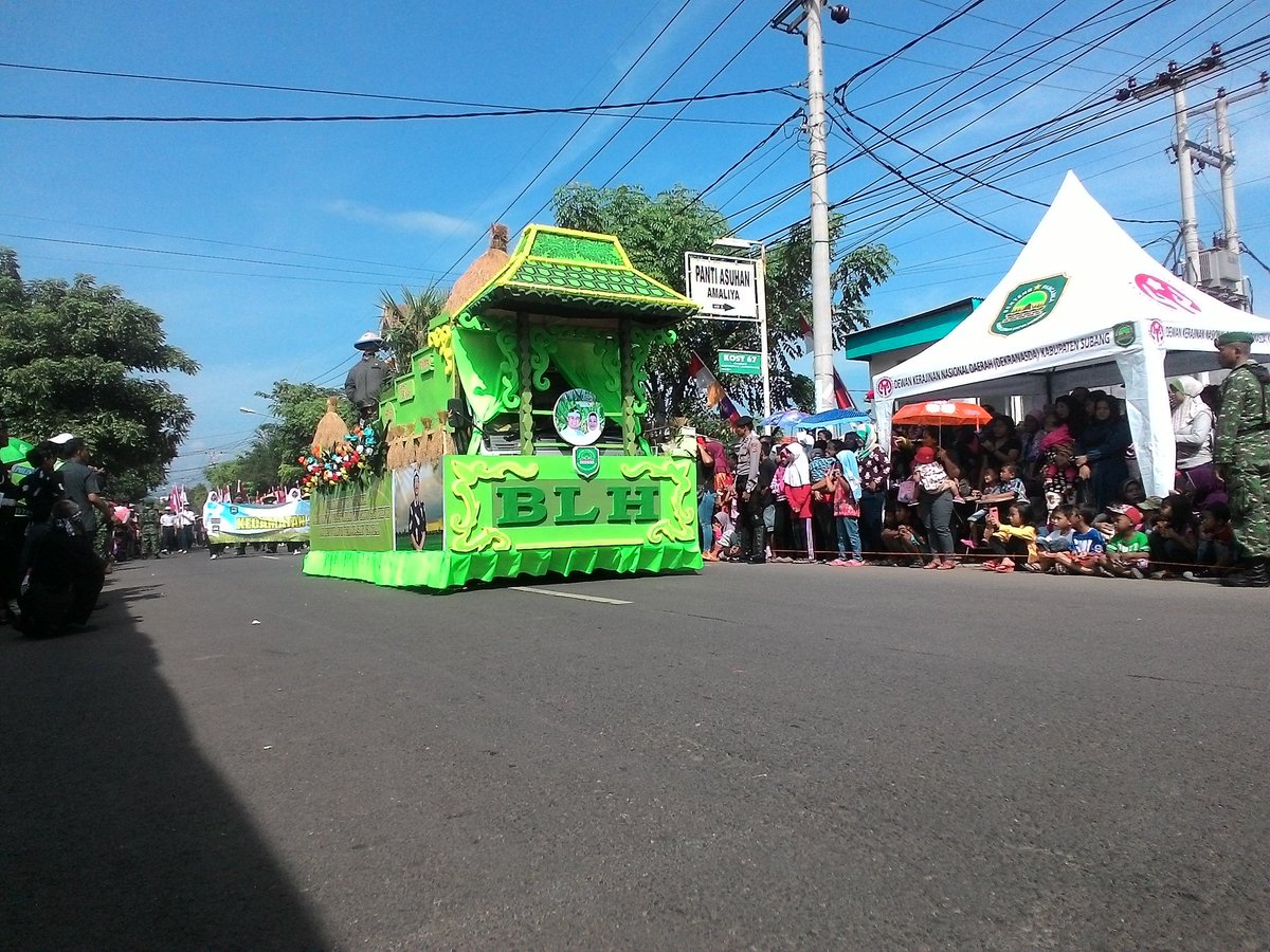 subangtalkcom's tweet photo. Pawai Alegoris #68thSubang dari BLH #Suban68erkarya #dariSubangUntukDunia https://t.co/4aAnhat8E0