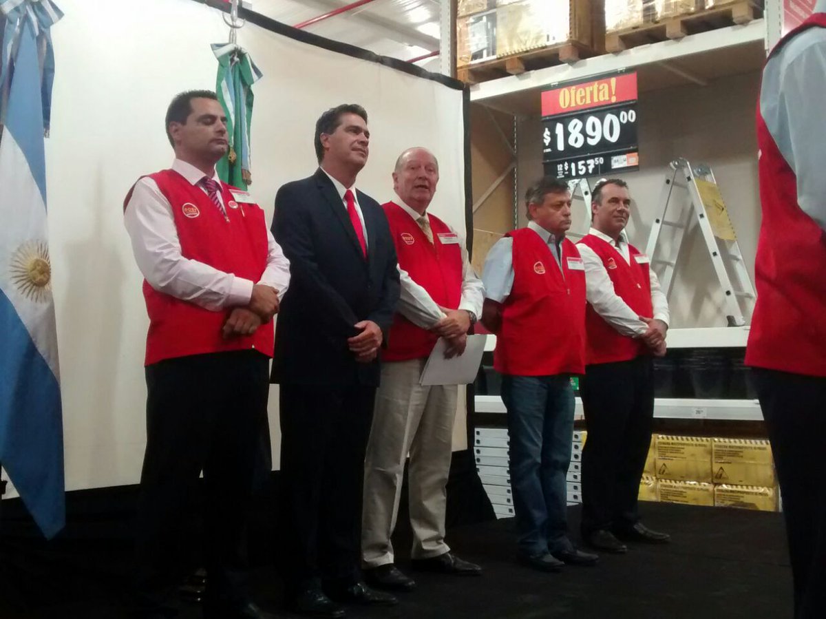 EquipoPEPPO's tweet photo. El gobernador @domingopeppo y el vicegobernador @mdcapitanich participan de la inauguración del EASY. https://t.co/hOhjWTnBv0