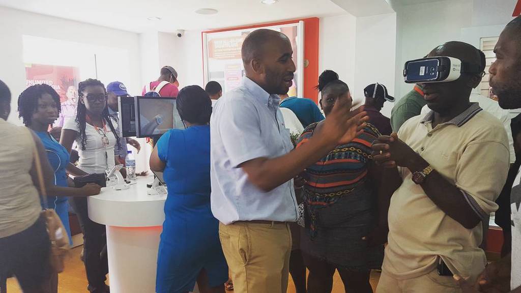 DigicelSVG's tweet photo. The excitement in store today was too real!
#S7Launch https://t.co/sypIIrjFA0 https://t.co/ZQ8OY6nH3F