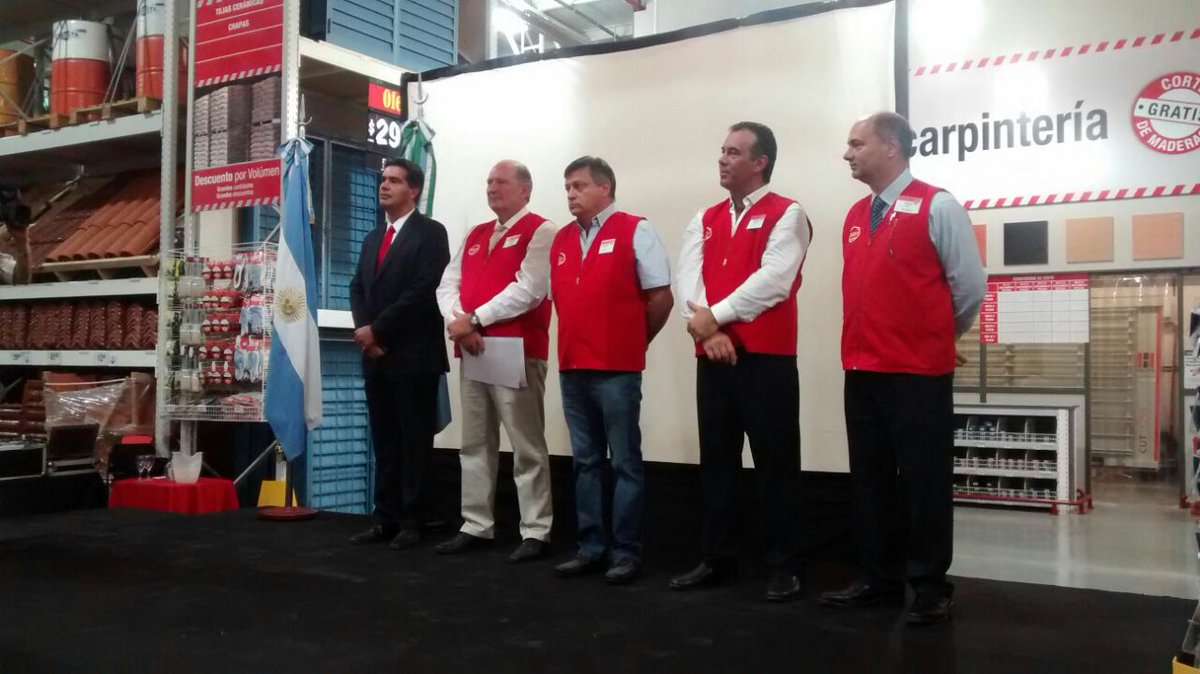 EquipoPEPPO's tweet photo. El gobernador @domingopeppo y el vicegobernador @mdcapitanich participan de la inauguración del EASY. https://t.co/hOhjWTnBv0