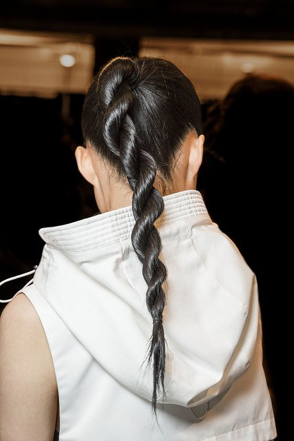 aveda's tweet photo. Try this twist on a basic braid on your next no-wash day. #LessWaterWednesday  https://t.co/98k6384NHf https://t.co/Mq58JKr1UZ