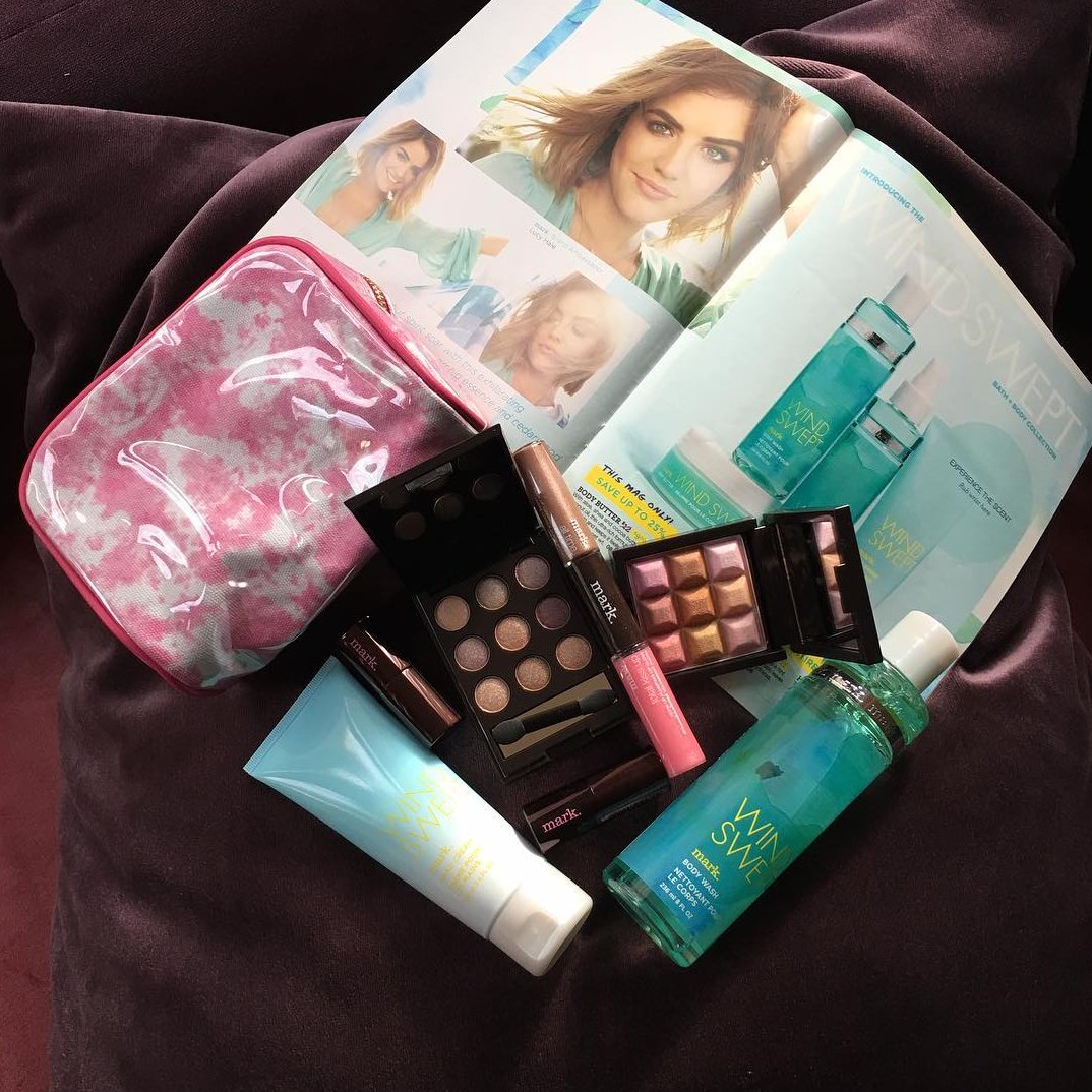 lucyhale's tweet photo. Thank you to my sweet family at @markgirl for having a welcoming package waiting for me in my hotel ! Love you guys! https://t.co/A1lhWkIua6
