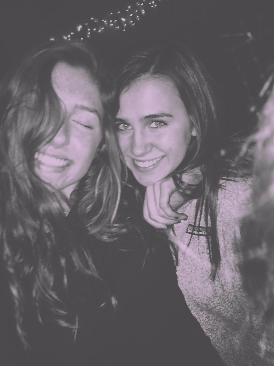 tatumeise's tweet photo. happy birthday @shivelyyy i love you🌻🌙💖 https://t.co/9DmRRfOmPR