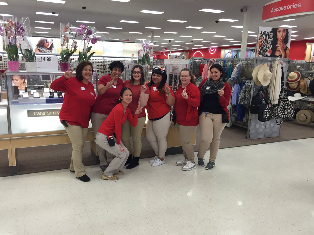 julesx521's tweet photo. When ur team exceeds weekly redcard goal halfway thru the week! 😎💁🏻#NBD #proudSTL #RockinTheReds @Ecorreia80Erica https://t.co/lxgMvudv2j