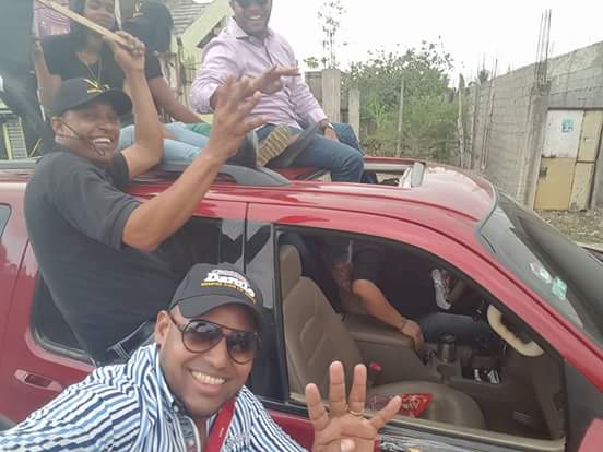 SotoconDanilo's tweet photo. Estamos en las calles de Boca chica Vamos por más Presidente @DaniloMedina @sotojimenezv @verasjjj @DanielGuillenG https://t.co/DFCN9CtCJ6