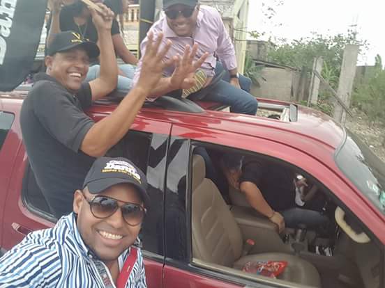 SotoconDanilo's tweet photo. Estamos en las calles de Boca chica Vamos por más Presidente @DaniloMedina @sotojimenezv @verasjjj @DanielGuillenG https://t.co/DFCN9CtCJ6