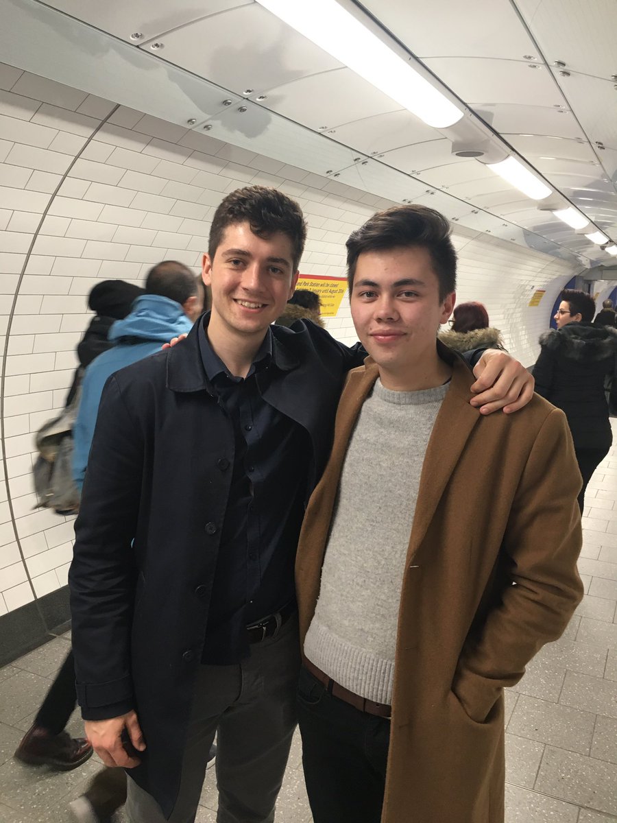 kelvmorgan's tweet photo. As if I just bumped into Bobby Bull on the Northern Line #bobbybull https://t.co/HvyvC8y44T