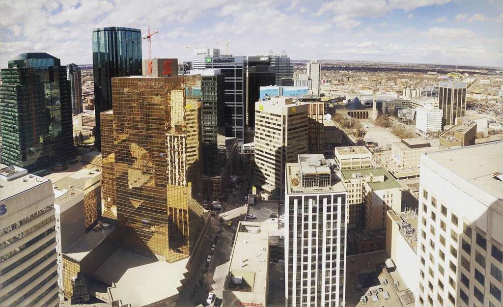 AceNasir's tweet photo. #yeg #edmonton #downtown #tps #telushouse #atbplace #windy https://t.co/CHpfLQIGpw https://t.co/usyNjFTA1L