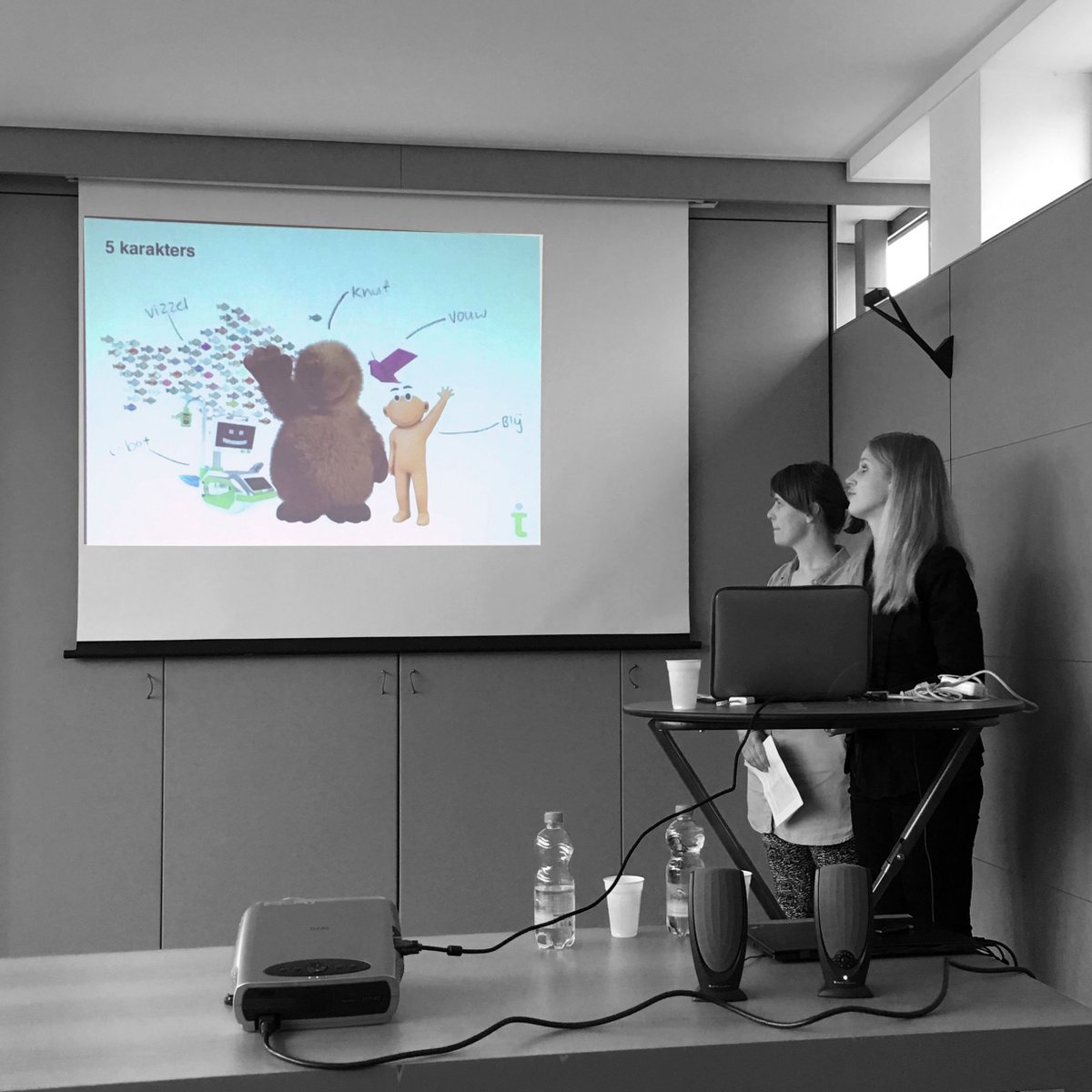 renemensink's tweet photo. Daphne &amp; Quine @Tinkerimagineer hun lezing @BNI_tweets kennismiddag Inspirerende verhalen, nieuwe kijk op ontwerpen. https://t.co/0odSr46szq