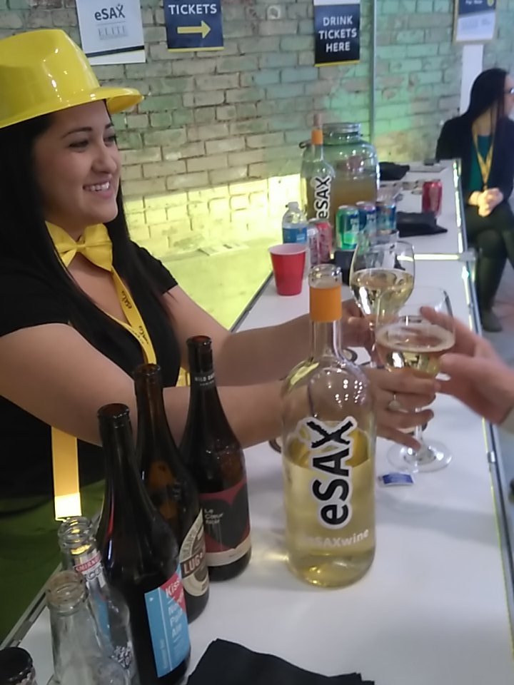 Laurain613's tweet photo. Tasty #eSAX wine being served by @TheShoreClubCA here at @eSAXnetworking. Drinks sponsored by @El1teAccounting! https://t.co/FyXrx0pFbC