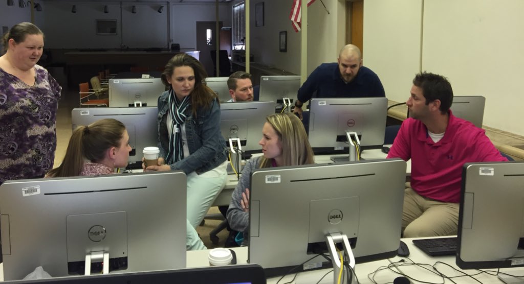 EdTechSmith's tweet photo. Grad class collaboration for final project #plc #ed530wu #emergingtechnology #integrationplan https://t.co/F1EG6F7rUl