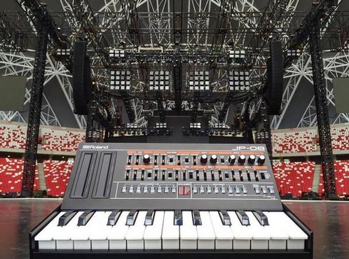 TOM_ZAMPA's tweet photo. What a beautiful piece of machinery, thank you @Roland_US #toobroketobuy #bumkt3210 https://t.co/dMTO9Orral