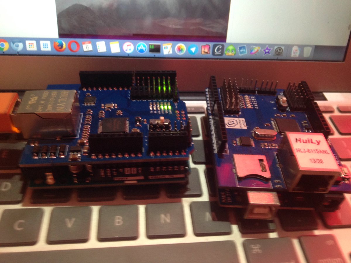 bettocr's tweet photo. A la derecha el arduino que se daño en el #genuinoday a la izquierda el nuevo en pruebas para reactivar @SismoTico https://t.co/6ajdpKxjCB