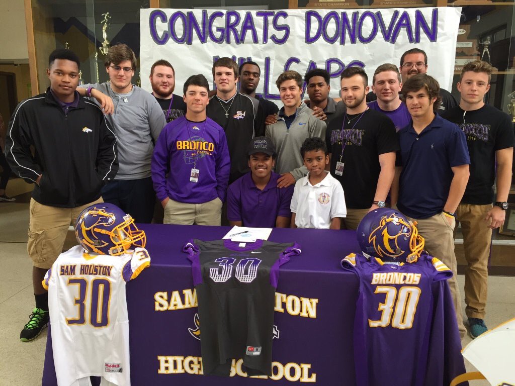 MajorsFootball's tweet photo. Please welcome Sam Houston DB Donovan Johnson to the @millsapscollege family! ⚔ #PaintTheBootPurple #SAPSFB #FTF ⚔ https://t.co/HA2XTRuk3W