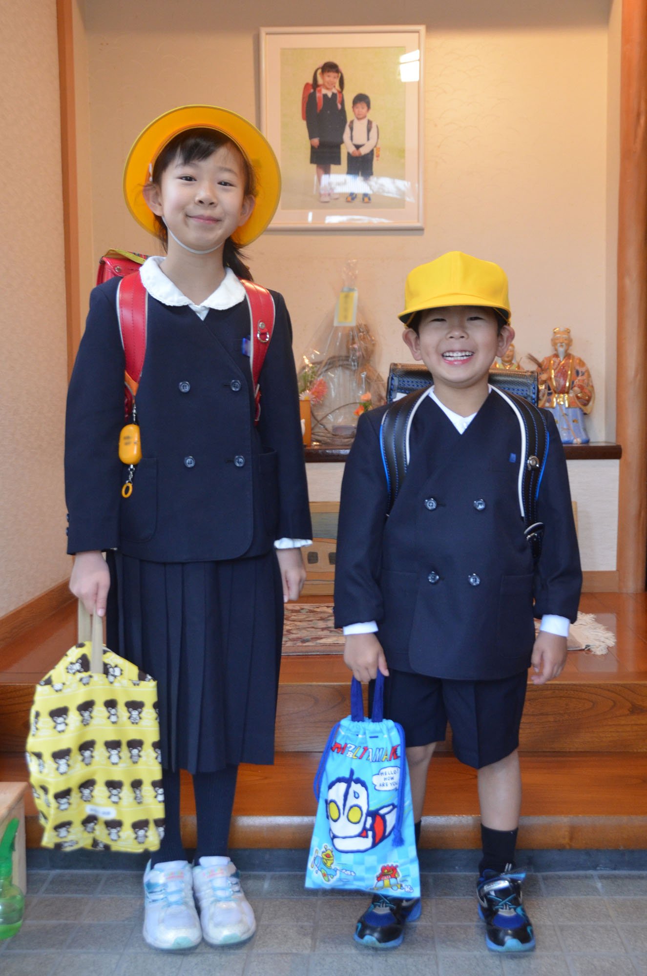 تويتر Maxxam على تويتر 今日は息子の入学式です ランドセルが大きい 笑 でも制服 ランドセル姿になると少しはお兄ちゃんらしく見えるかな あの息子が小学生に 早いものです T Co 77rcolnj1p