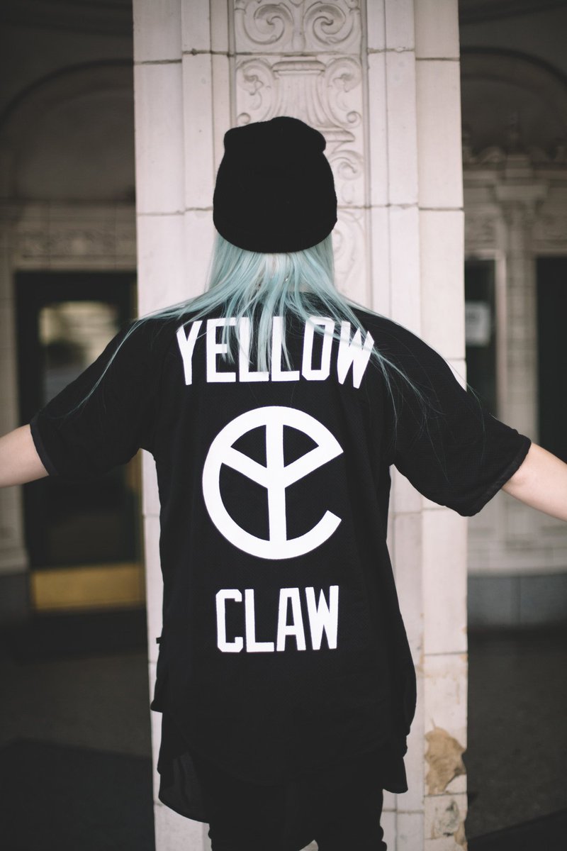 pantengin terus timeline kita, barangkali kaos ini udah dipesan dalam beberapa hari kedepan 
#yellowclaw