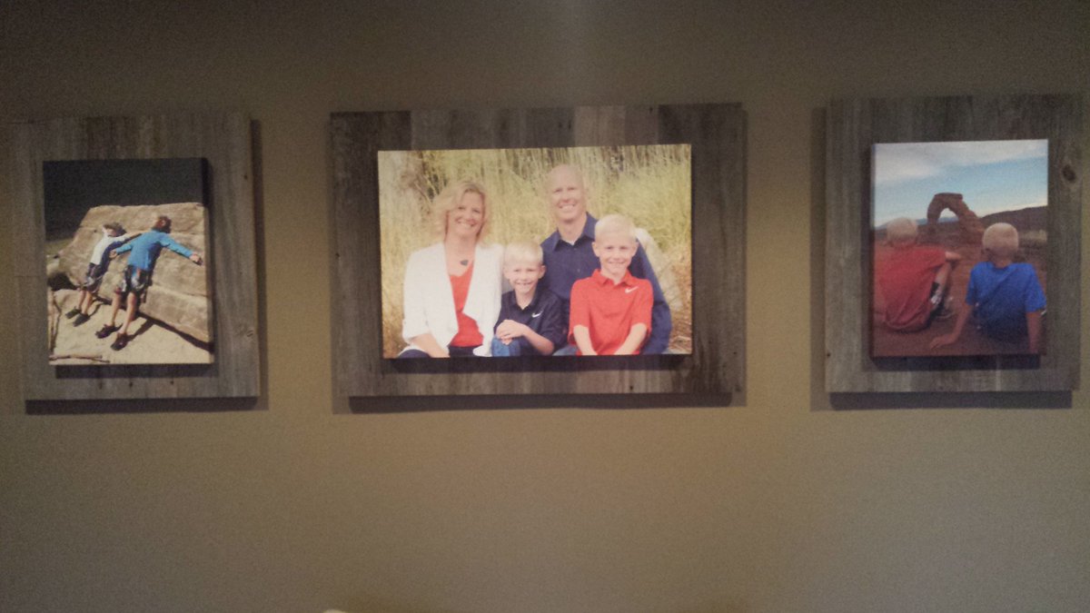 jeffmathews24's tweet photo. Canvas pics of family on barnwood.  #PictureItonCanvas
@PIOCanvas https://t.co/GrMRJbAmAo