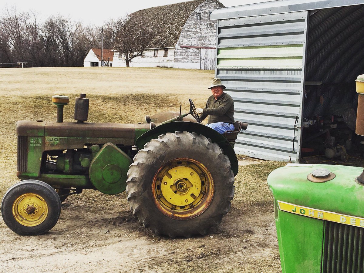 sberge34's tweet photo. Dad fired up his old 830 #johndeere a couple weekends ago. #2510 #twocylinder #5020 #johndeeregreen https://t.co/B1dMLlI71y