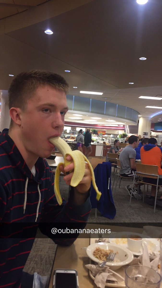 __katienelson's tweet photo. @OUBananaEaters @Jrich2015 😂 https://t.co/5pjN1iT7Qi