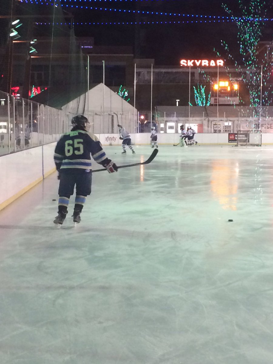 bbeck22's tweet photo. My goal is to have Andrew Shaw shoot pucks in the basement with my 14 year old son. He is a big fan.  #whatsyourgoal https://t.co/HuL6Gsgt6J