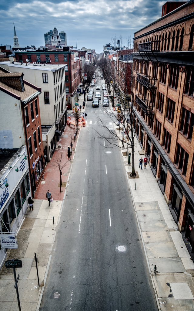 ellsworthjc's tweet photo. Philadelphia street from the Benjamin Franklin Bridge during spring break! #streets #alltheworld https://t.co/MpYiSjr5El