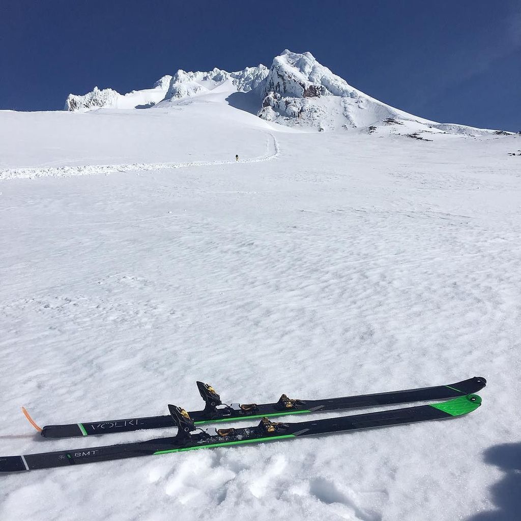 usoutdoorstore's tweet photo. Volkl BMT 109 w/ a set of Marker Kingpins is a perfect set up for walking up a beautiful mountain.. #nationalwalkin… https://t.co/tGPssJcAFn