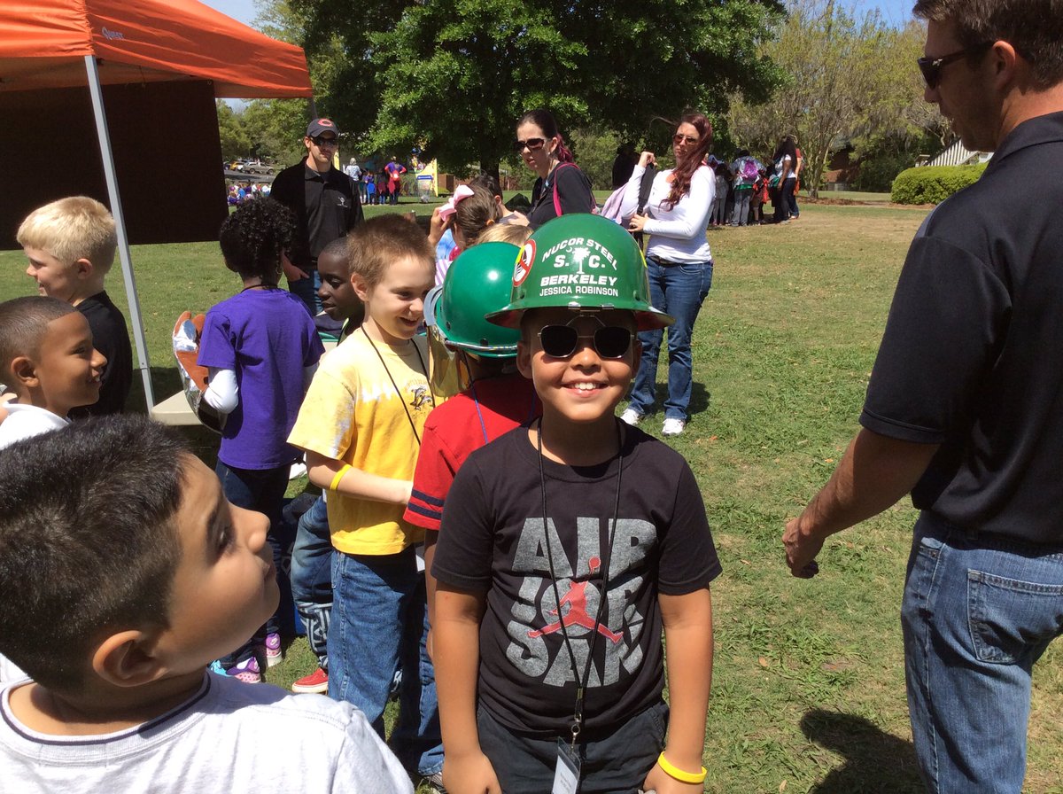 jmrainey20's tweet photo. Perfect day at the park to learn about our environment! Tks @bcsdk12science for an awesome 2016 KWC Naturescope! https://t.co/LMMpZuz4fH
