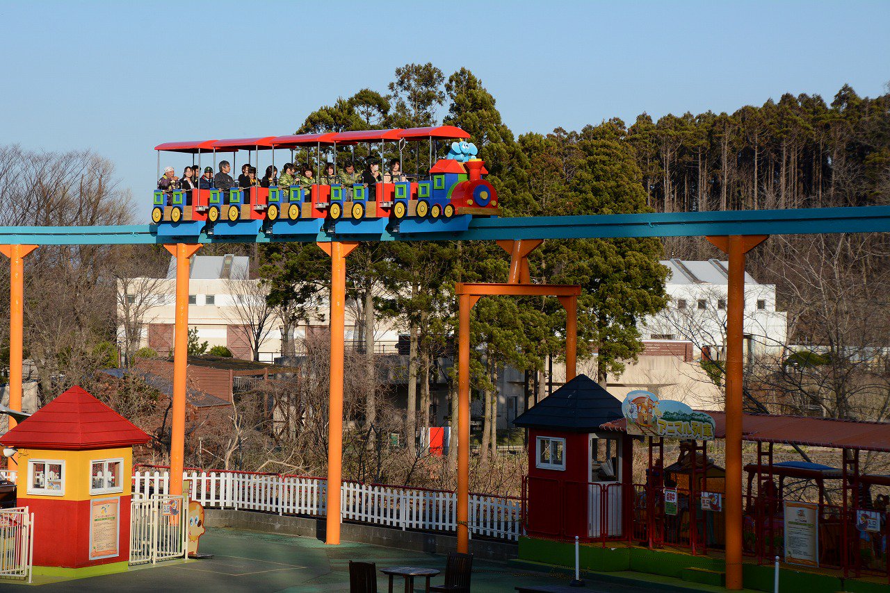 秋田市大森山動物園 大森山ゆうえんちアニパのモノレールがリニューアル ４月６日にアニパ従業員の方を乗せて試運転を行いました 稼働は４月９日 土 からの予定です お楽しみに アニパへの入場の際は 大森山動物園に入園いただく必要が