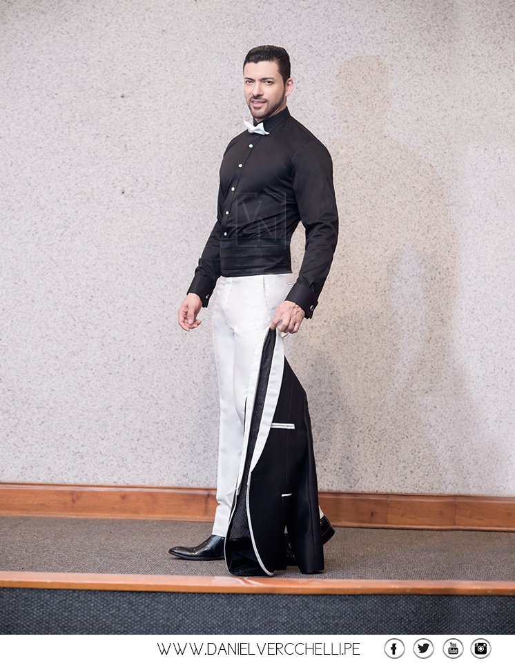 Twitter 上的 Daniel Vercchelli："#Novio Outfuit michi blanco, camisa negra, fajín con decoración de relieve floral, y un pantalón blanco. https://t.co/LYksQwFXp2" /