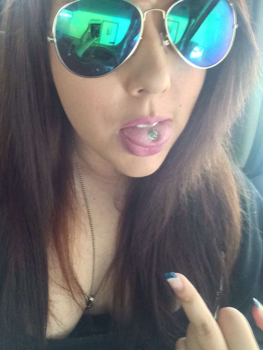 crazy_terrible's tweet photo. The days when you just have to say fuck it 💋🖕🏻 https://t.co/XKwyBFMW8K