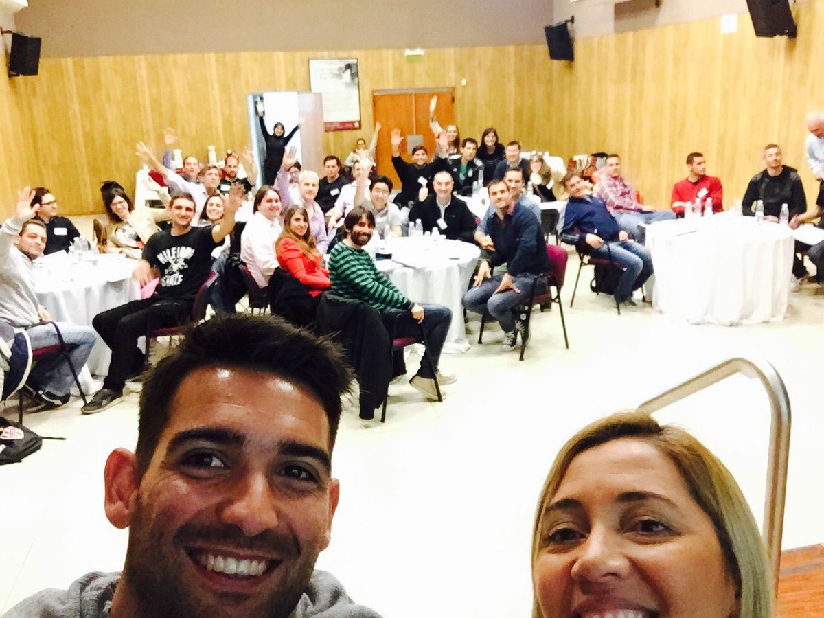 PauFessia's tweet photo. "@AndreaCoaching: #DíadelCoach❤️⚽️🔝✅
Feliz día 💝🎈🎋🎉 https://t.co/I39xc78qgB"