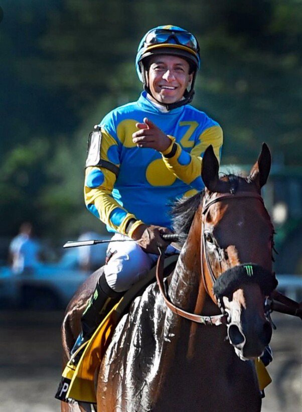 Lisa42482520's tweet photo. We love our Superman Vic and our Pharoah! 👌👍👊❤😃🏇👑👑👑🏆😃 #supervic #pharoah @EspinozasVictor https://t.co/3X7FFbwgSe
