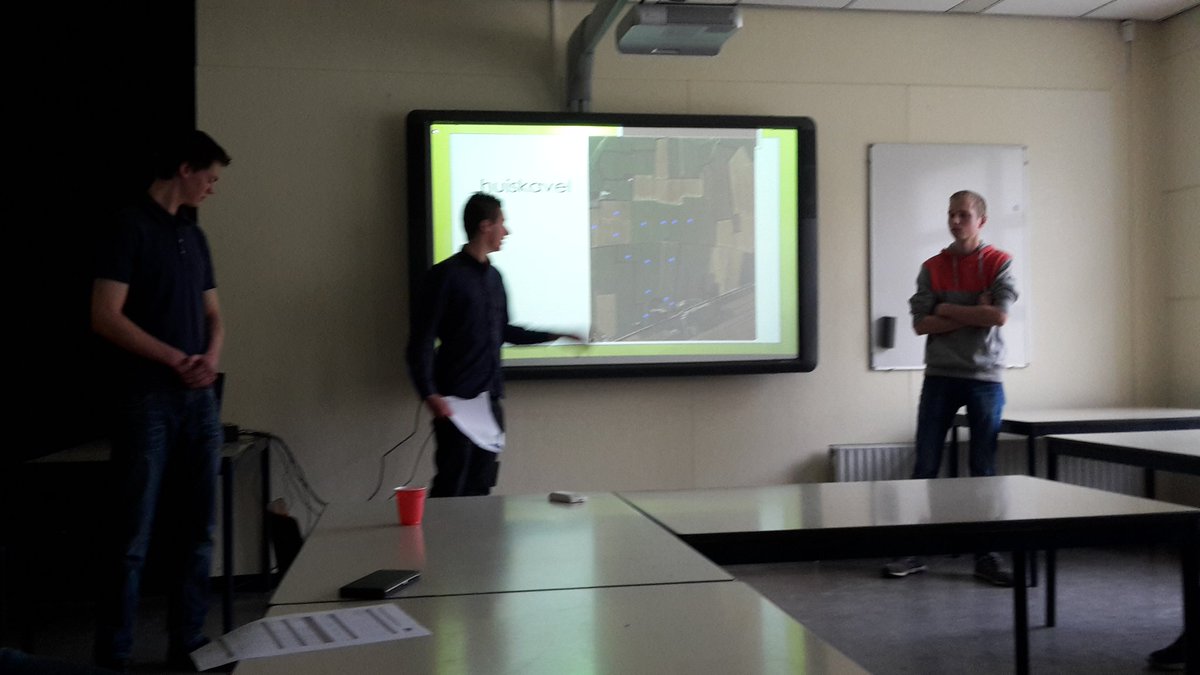 AlexDatema's tweet image. Leerlingen Terra Groningen presenteren hun beweidingsplan voor ons bedrijf. #robotmelken #regioleren